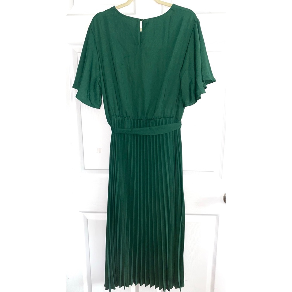 🎉 HOST PICK | New✨ Elegant Hunter Green Pleated Flounce Dress - Picture 10 of 11